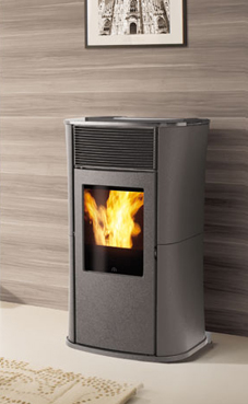 EDILKAMIN MYA ACERO de 6,5 Kw. Calor silencioso, ideal para las casas pasivas modernas. Estructura de acero. Radiocomando con display en dotación.laterales acero gris oscuro, top cristal gris oscuro y frontal gris